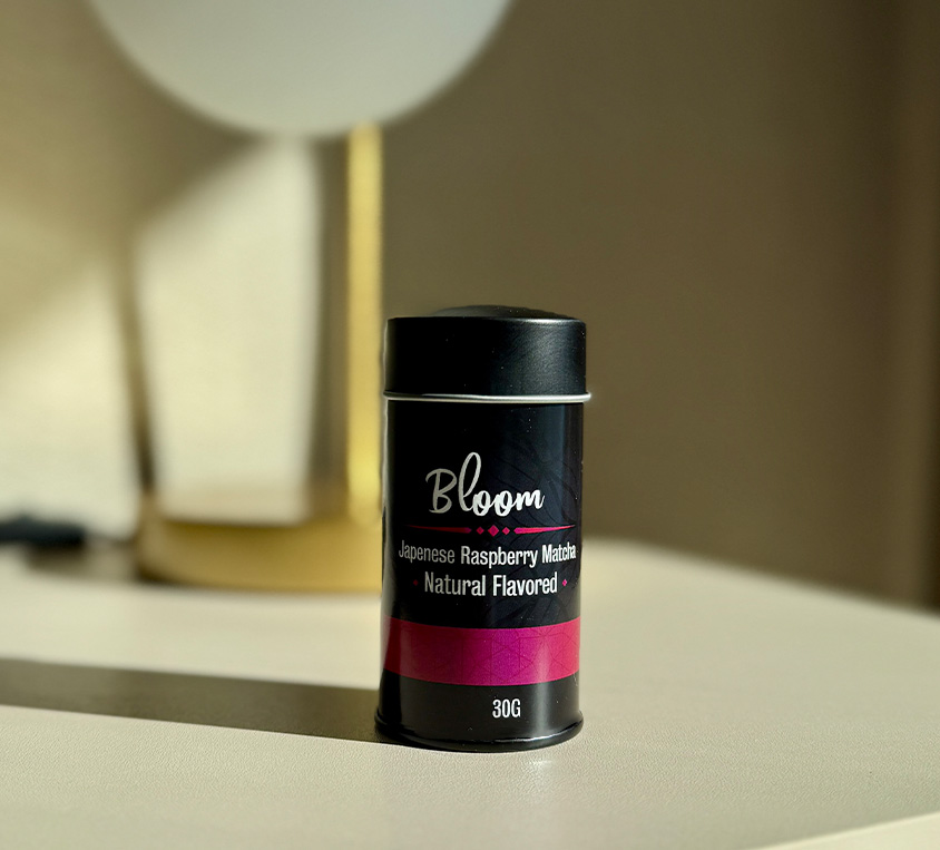 Raspberry Japan Matcha w eleganckiej metalowej puszce – idealna na prezent i codzienny rytuał